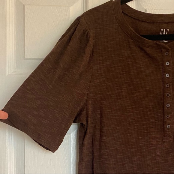 Gap woman’s ribbed Henley. Size XL. NWOT - Picture 3 of 7